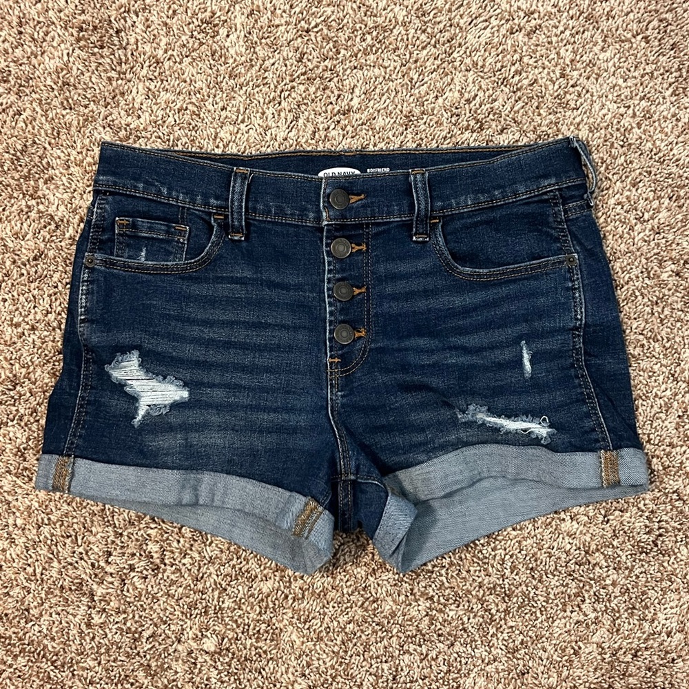 Very cute old navy jeans! Boyfriend style mid rise.